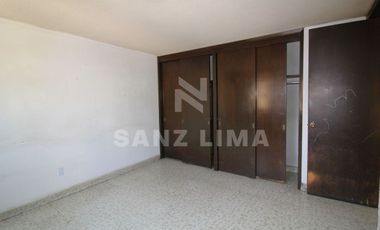 Alameda: Hogar de 4 recámaras con closet en zona céntrica.