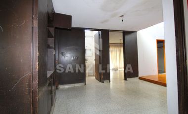 Alameda: Hogar de 4 recámaras con closet en zona céntrica.