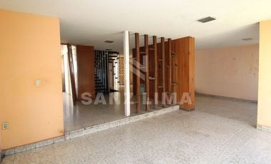 Alameda: Hogar de 4 recámaras con closet en zona céntrica.