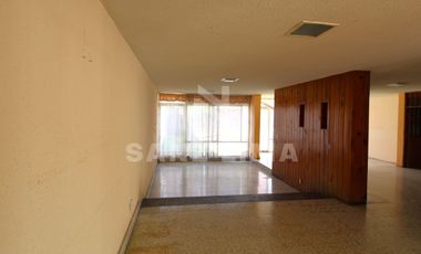 Alameda: Hogar de 4 recámaras con closet en zona céntrica.