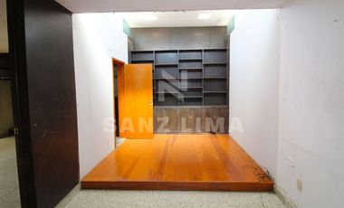 Alameda: Hogar de 4 recámaras con closet en zona céntrica.