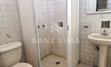 Alameda: Hogar de 4 recámaras con closet en zona céntrica.