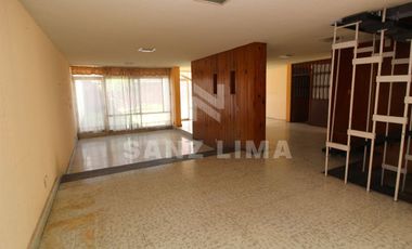 Alameda: Hogar de 4 recámaras con closet en zona céntrica.