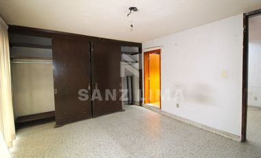 Alameda: Hogar de 4 recámaras con closet en zona céntrica.