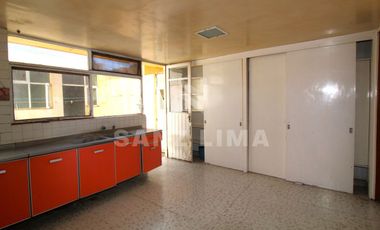 Alameda: Hogar de 4 recámaras con closet en zona céntrica.