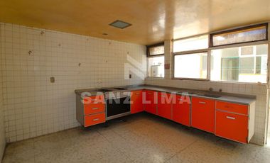 Alameda: Hogar de 4 recámaras con closet en zona céntrica.
