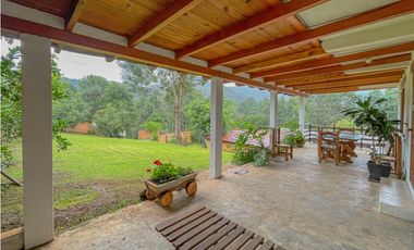CASA EN RENTA + BUNGALOW AMUEBLADO CERCA DE AVANDARO