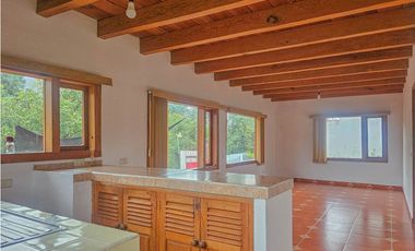 CASA EN RENTA + BUNGALOW AMUEBLADO CERCA DE AVANDARO