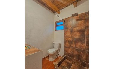 CASA EN RENTA + BUNGALOW AMUEBLADO CERCA DE AVANDARO