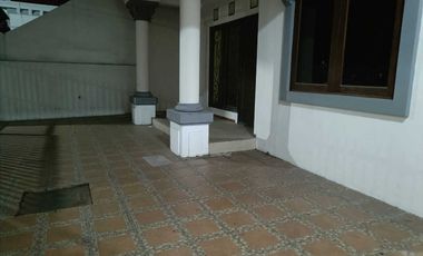 DISEWAKAN RUMAH DELTA CLUSTER