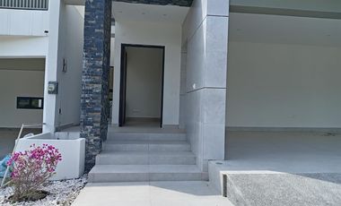 CASA EN RENTA EN CARRETERA NACIONAL