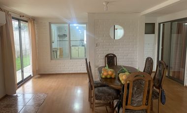 EXCELENTE CASA EN HUELQUEN