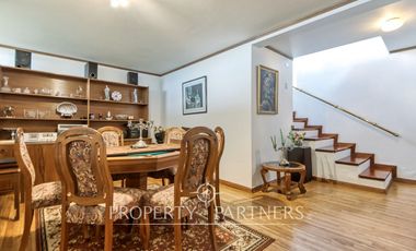 En Venta casa con amplio terreno en Jardines Del Sur