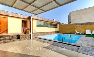 En Venta casa con amplio terreno en Jardines Del Sur