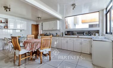 En Venta casa con amplio terreno en Jardines Del Sur