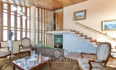 En Venta casa con amplio terreno en Jardines Del Sur