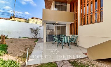 En Venta casa con amplio terreno en Jardines Del Sur