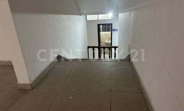 Oportunidad única para tu negocio  Amplia casa comercial