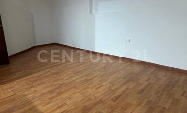 Oportunidad única para tu negocio  Amplia casa comercial
