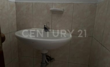 Oportunidad única para tu negocio  Amplia casa comercial