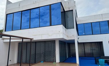 Casa en venta en Tonsupa, a una cuadra playa.