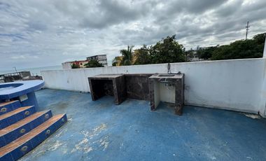 Casa en venta en Tonsupa, a una cuadra playa.