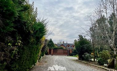 Casa en Venta en avenida san miguel , al frente del colegio ingles