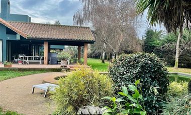 Casa en Venta en avenida san miguel , al frente del colegio ingles