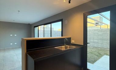 Duplex en alquiler 2 dorm y dos baños en una sola planta! San Ignacio!