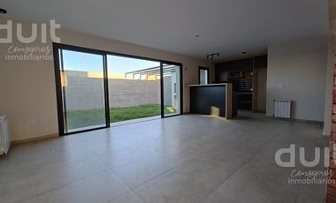 Duplex en alquiler 2 dorm y dos baños en una sola planta! San Ignacio!