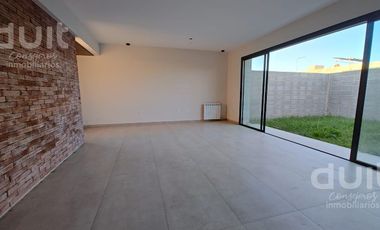 Duplex en alquiler 2 dorm y dos baños en una sola planta! San Ignacio!