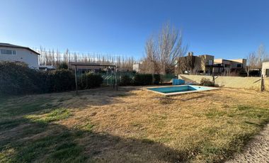 Alquiler Casa 3 dorm y pileta en Barrio La Castellana Neuquen