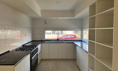 Alquiler Casa 3 dorm y pileta en Barrio La Castellana Neuquen