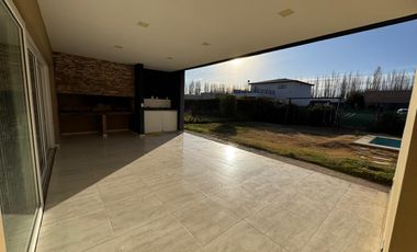 Alquiler Casa 3 dorm y pileta en Barrio La Castellana Neuquen