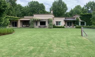 Venta Excelente Casa 4 Dormitorios en Centauros