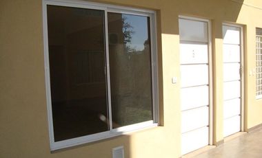 Alquiler Departamento 2 ambientes  con cochera en Moron