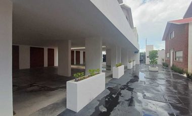 Casa Semi-amueblada en RENTA