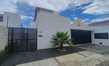 Casa Semi-amueblada en RENTA