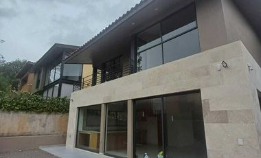 Lujosa casa en renta en club de golf altozano