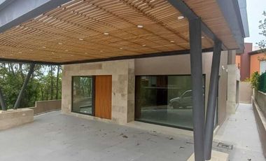 Lujosa casa en renta en club de golf altozano