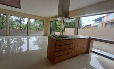 Lujosa casa en renta en club de golf altozano