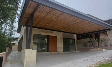 Lujosa casa en renta en club de golf altozano