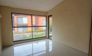 Lujosa casa en renta en club de golf altozano