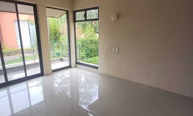 Lujosa casa en renta en club de golf altozano