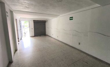 Local 200 m2 sobre av. en las Aguilas, cerca McDonald´s, La Calma, Zapopan Jal.