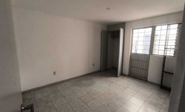 Local 200 m2 sobre av. en las Aguilas, cerca McDonald´s, La Calma, Zapopan Jal.