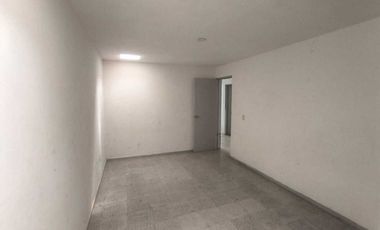 Local 200 m2 sobre av. en las Aguilas, cerca McDonald´s, La Calma, Zapopan Jal.