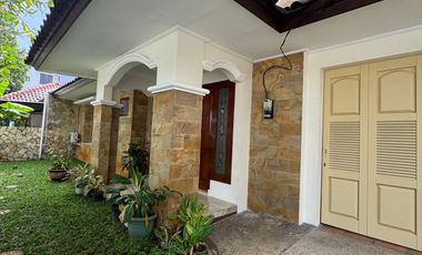 Sewa Rumah siap huni ada pool Cipete dkt MRT H.Nawi Jaksel