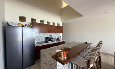 EN VENTA CASA EN TELCHAC PUERTO DE 4 HABITACIONES CON ALBERCA, ROOFTOP Y ACCESO A LA PLAYA