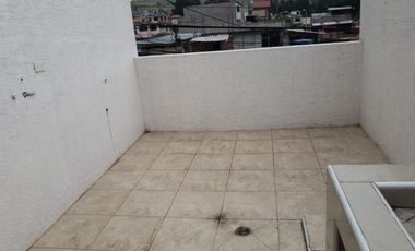 Por estrenar casa amplia de 3 plantas en Martínez - Ambato